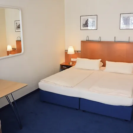Hotel Lex Im Gartenhof 3*